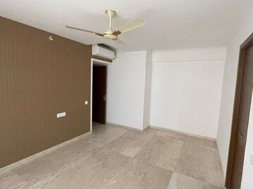 Room in 3 BHK Apartment at Hiranandani Glenwood, Ghodbunder Road – for Rent