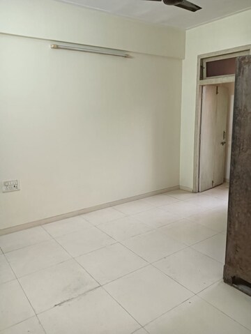 Room in 3.5 BHK Apartment at Ajanta Apartments Cumbala Hill, Cumbala Hill – for Rent