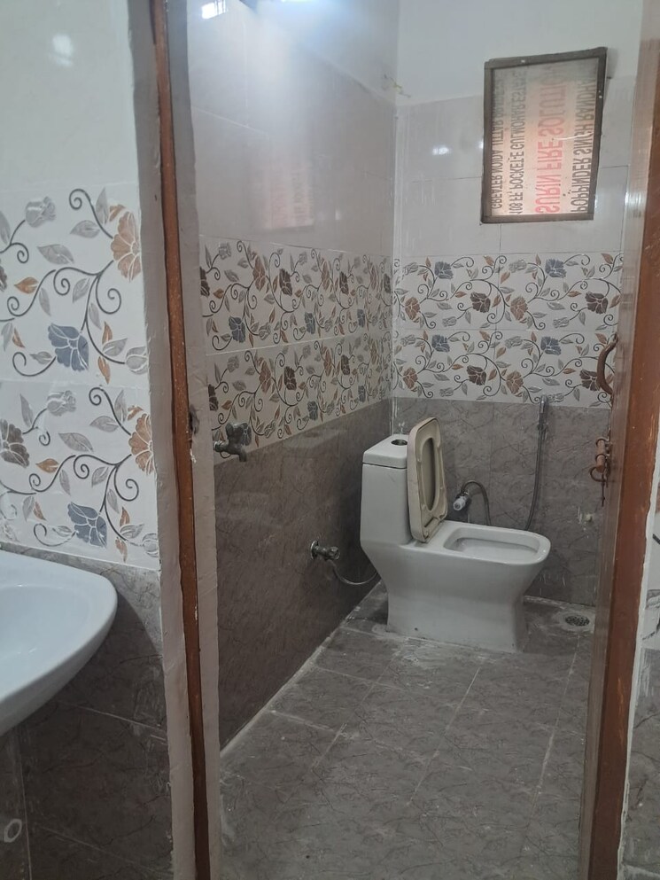 Bathroom, gulmohar-estate 1 Bedroom 40 Sq.Mt. Builder Floor In Pi Greater Noida Greater Noida 8437718