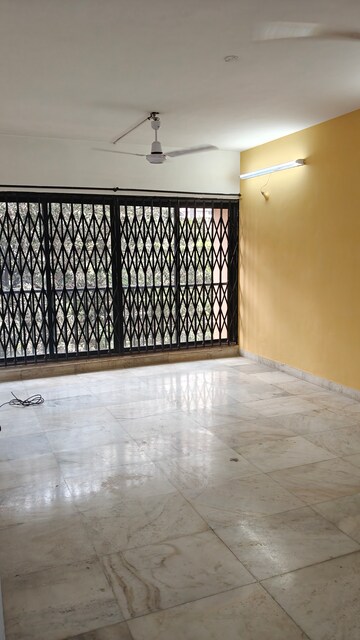Room in 3 BHK Apartment at Kalpavriksha Apartment, Vasant Vihar – for Rent