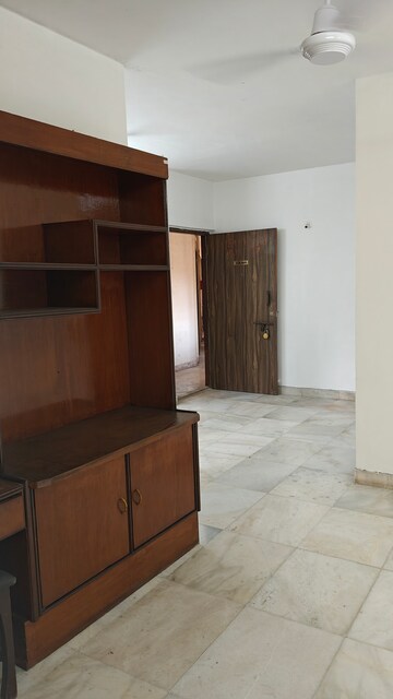 Room in 3 BHK Apartment at Kalpavriksha Apartment, Vasant Vihar – for Rent