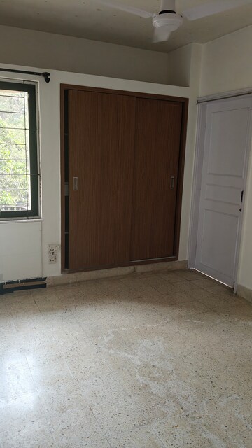 Room in 3 BHK Apartment at Kalpavriksha Apartment, Vasant Vihar – for Rent