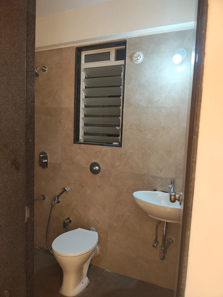 Attached Bathroom, satguru-solitaire 2 Bedroom 720 Sq.Ft. Apartment In Kasarvadavali Thane 8437774