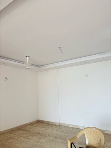 Room in 3 BHK Apartment at Gomti Nagar – for Rent