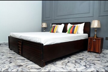 Master Bedroom in 2 BHK Builder Floor at RWA Apartments Sector 47, Sector 47 – for Rent