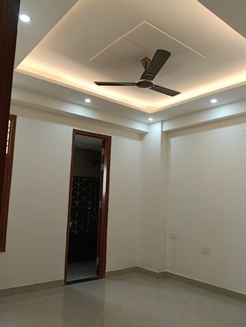 Building Lobby in 3 BHK Builder Floor at Vivek Plaza, Sector 14 – for Rent