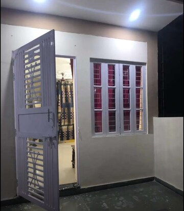 Room in 1 BHK Independent House at Jankipuram Extension – for Rent