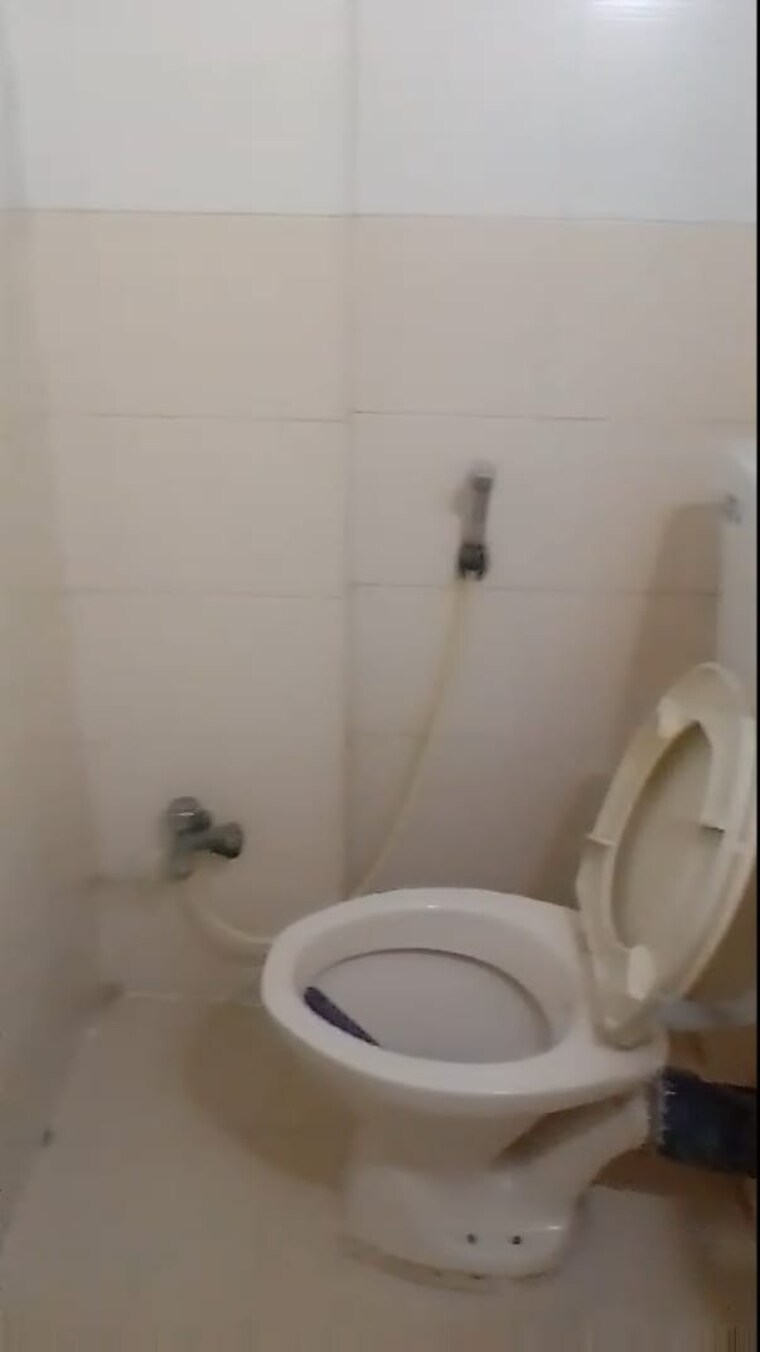 Bathroom, andheri west 2 Bedroom 750 Sq.Ft. Apartment In Andheri West Mumbai 8437903