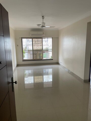 Room in 2 BHK Apartment at Chalet Gilda, Santacruz West – for Rent