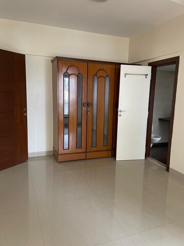Room in 2 BHK Apartment at Chalet Gilda, Santacruz West – for Rent