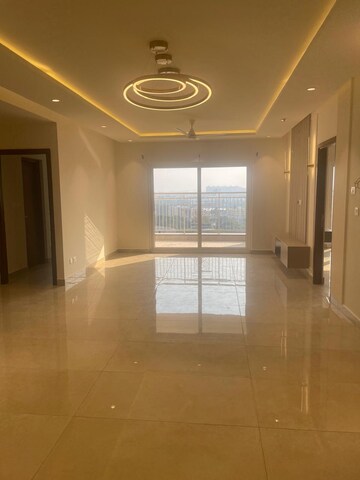 Room in 4 BHK Apartment at Prestige Waterford, Whitefield – for Rent