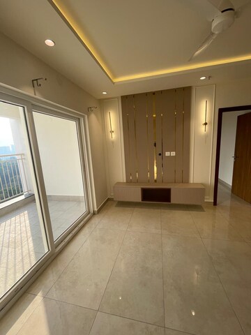 Room in 4 BHK Apartment at Prestige Waterford, Whitefield – for Rent
