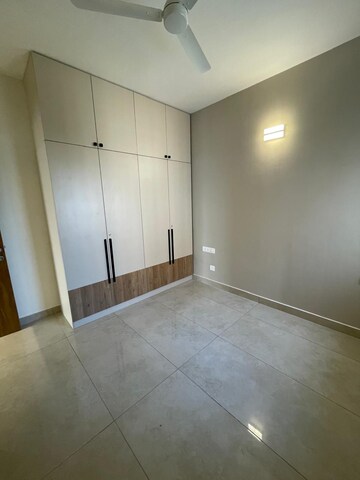 Room in 4 BHK Apartment at Prestige Waterford, Whitefield – for Rent