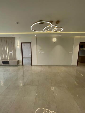 Room in 4 BHK Apartment at Prestige Waterford, Whitefield – for Rent