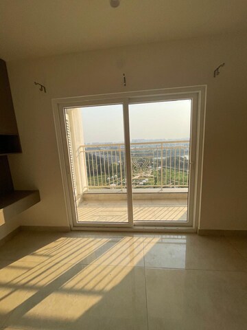 Room in 4 BHK Apartment at Prestige Waterford, Whitefield – for Rent
