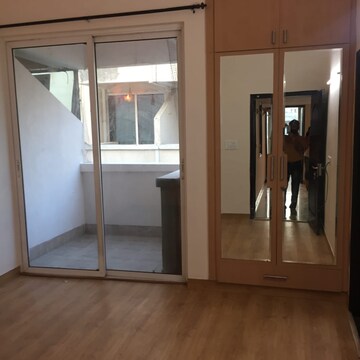 Room in 3 BHK Apartment at Ansal API Esencia, Sector 67 – for Rent