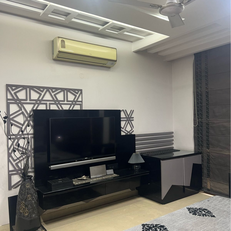 Room, uday park 3 Bedroom 2000 Sq.Ft. Builder Floor In Uday Park Delhi 8438016