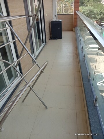 Balcony in 2 BHK Builder Floor at SAS Tower, Sector 38 – for Rent