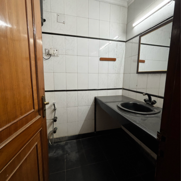 Attached Bathroom in 3 BHK Builder Floor at Saket – for Rent