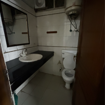 Attached Bathroom in 3 BHK Builder Floor at Saket – for Rent