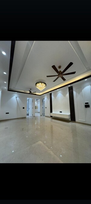 Room in 2 BHK Apartment at BPTP Discovery Park, Sector 80 – for Sale