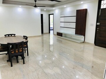 Room in 3 BHK Builder Floor at Ansal Sushant Lok I, Sector 43 – for Rent