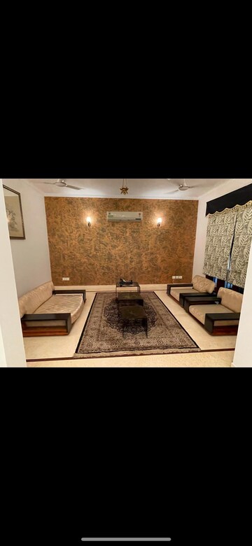Master Bedroom in 5 BHK Villa at Eros Rosewood Villas, Sector 50 – for Rent