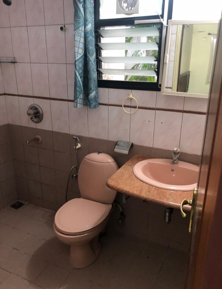 Bathroom, neeladhri-mahal-apartment 2 Bedroom 1450 Sq.Ft. Apartment In Jayamahal Bangalore 8438202