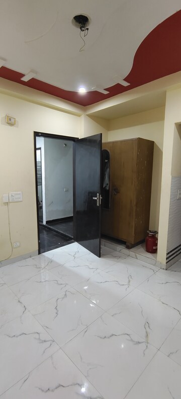 Room in 1 RK Builder Floor at Dwarka Mor – for Rent