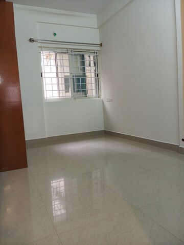 Room in 2 BHK Apartment at SMR Heights, New Thippasandra – for Rent
