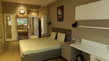 Master Bedroom in 3 BHK Apartment at The New Cosmopolitan CHS, Malabar Hill – for Sale