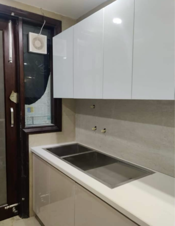 Kitchen in 3.5 BHK Builder Floor at DLF Pink Town House, Dlf City Phase 3 – for Rent