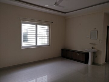 Room in 3 BHK Apartment at Rainbow Vistas, Hi Tech City – for Rent