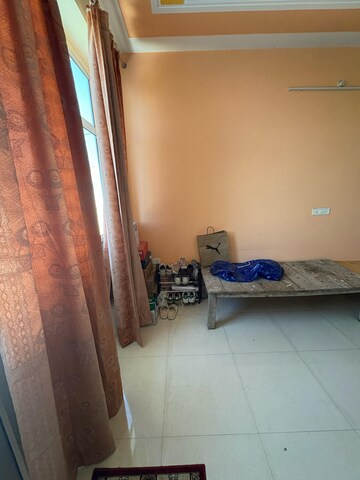 Living Room in 1.5 BHK Independent House at Gomti Nagar – for Rent