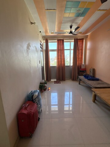 Living Room in 1.5 BHK Independent House at Gomti Nagar – for Rent