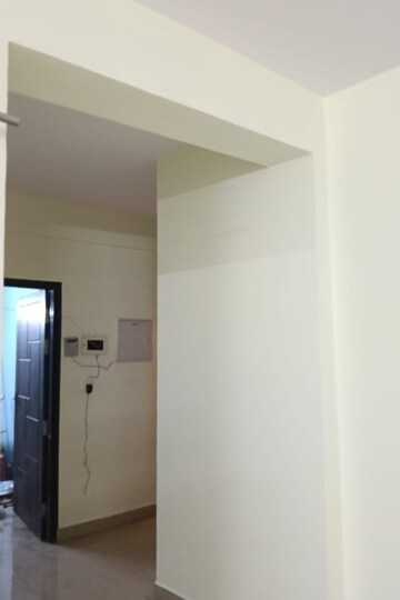 Room in 2.5 BHK Apartment at Gomti Nagar – for Rent