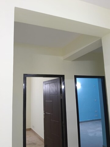 Room in 2.5 BHK Apartment at Gomti Nagar – for Rent