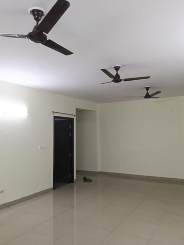 Room in 2.5 BHK Apartment at Gomti Nagar – for Rent