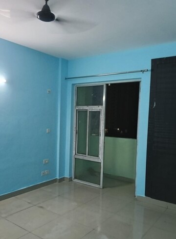 Room in 2.5 BHK Apartment at Gomti Nagar – for Rent