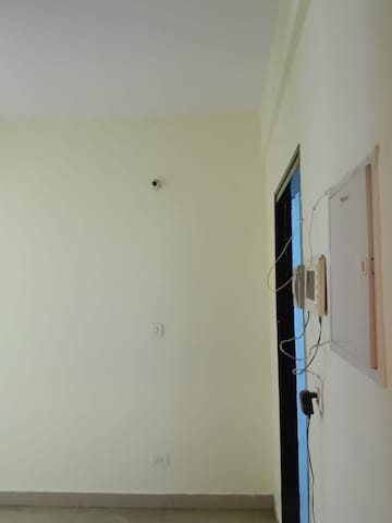 Room in 2.5 BHK Apartment at Gomti Nagar – for Rent