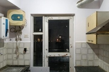 Kitchen in 2.5 BHK Apartment at Gomti Nagar – for Rent