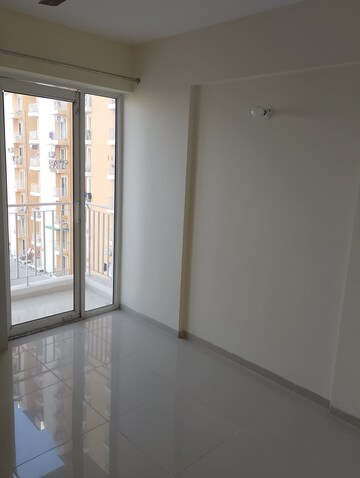 Room in 1 BHK Apartment at Wave Dream Homes, Wave City – for Rent