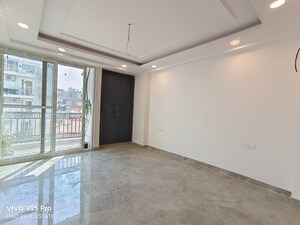 Room in 3 BHK Apartment at Vasant Kunj – for Sale