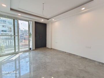 Room in 3 BHK Apartment at Vasant Kunj – for Sale