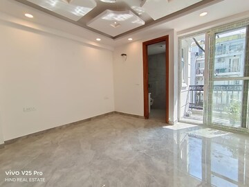 Room in 3 BHK Apartment at Vasant Kunj – for Sale