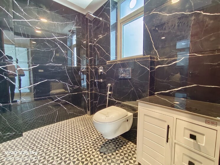 Bathroom, vasant kunj 3 Bedroom 150 Sq.Yd. Apartment In Vasant Kunj Delhi 8438661