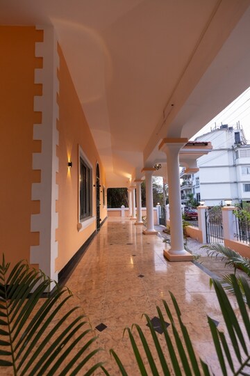 Building Lobby in 4 BHK Villa at Dona Paula – for Rent