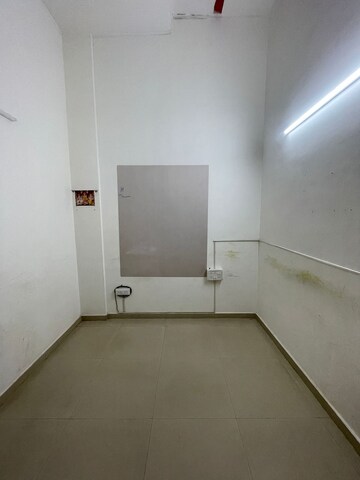 Room in  Office Space at Rustomjee Eaze Zone Mall, Malad West – for Rent