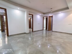 Room in 4 BHK Apartment at Vasant Kunj – for Sale