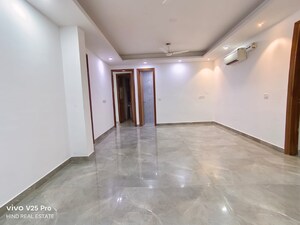Room in 4 BHK Apartment at Vasant Kunj – for Sale